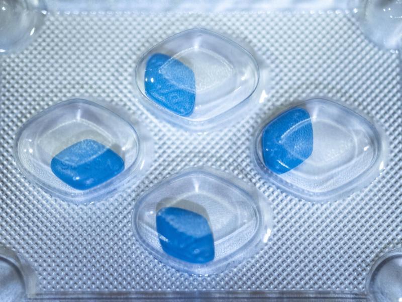 Viagra soll verschreibungspflichtig bleiben, empfehlen Experten. Foto: Christophe Gateau/dpa
