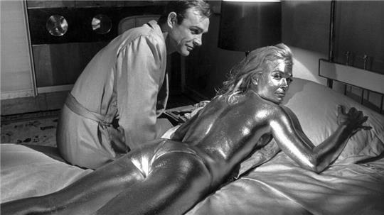 Vic Flicks Gitarrenspiel war in den 60er Jahren in mehreren James-Bond-Filmen zu hören, auch in „Goldfinger“ von 1964.