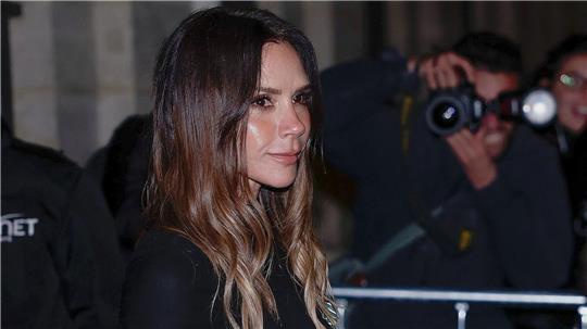 Victoria Beckham wurde in Frankreich mit einer Auszeichnung geehrt.