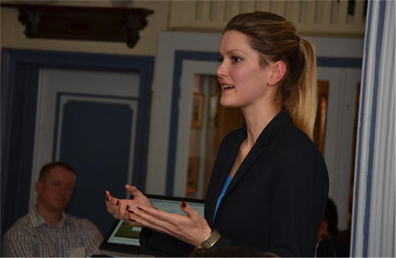 Video-Journalistin Nicol Stöcken referierte am Abend über die Möglichkeiten des Video-Marketing. Foto Schunk