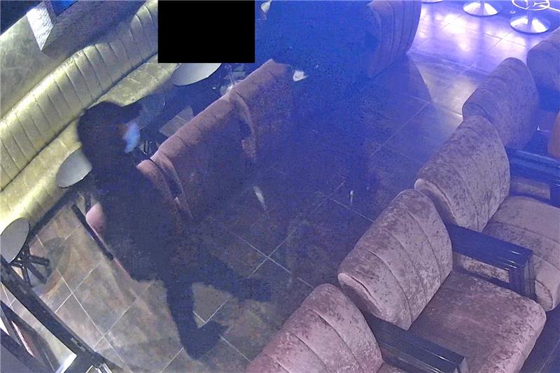 Polizei fahndet mit Fotos nach Todesschüssen in Shisha-Bar Videoaufnahmen zeigen die mutmaßlichen Täter in der Shisha-Bar in Hamburg-Hohenfelde. Foto: Polizei