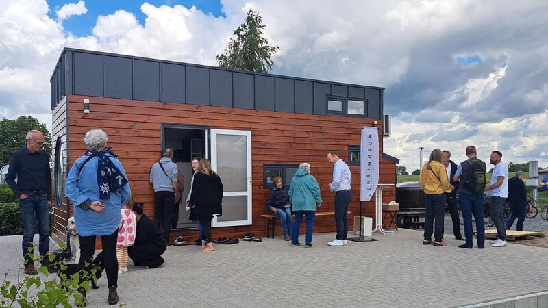 Tiny House: Kleines Heim mit großen Missverständnissen Viel Andrang beim Tag des offenen Tiny Houses auf dem Campingplatz Rechtenfleth. Foto: Iven