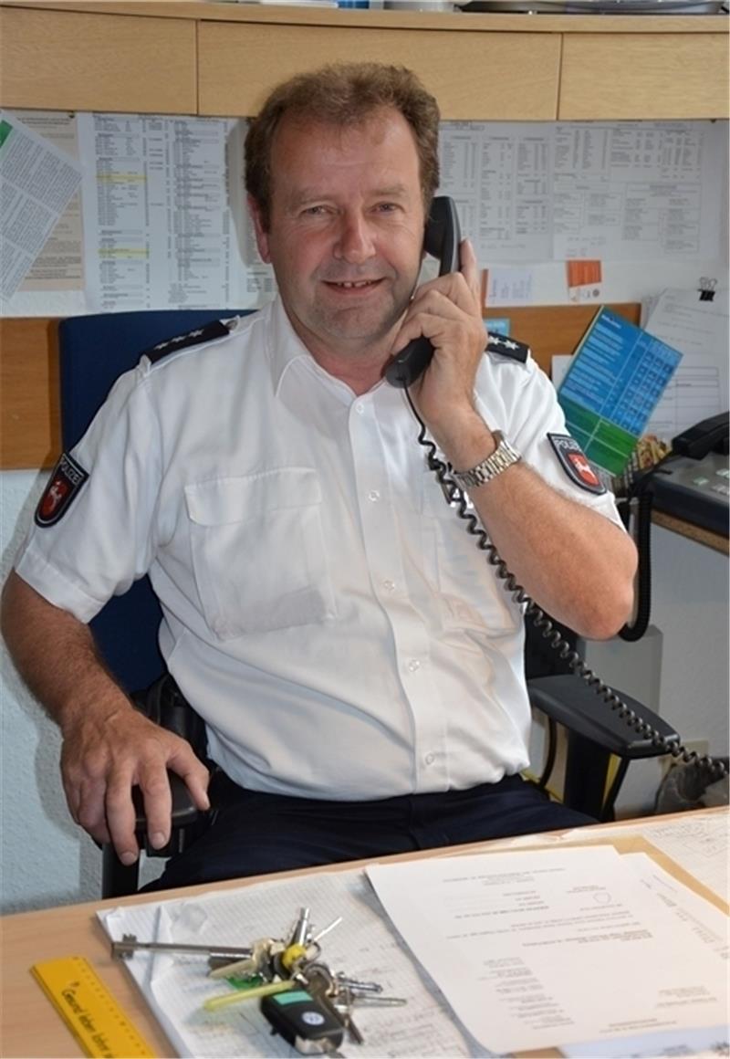 Heinz Hagedorn ist der Dorfsheriff von Freiburg Viel Büroarbeit prägt den Alltag von Heinz Hagedorn, der seit 1987 in Freiburg tätig ist.