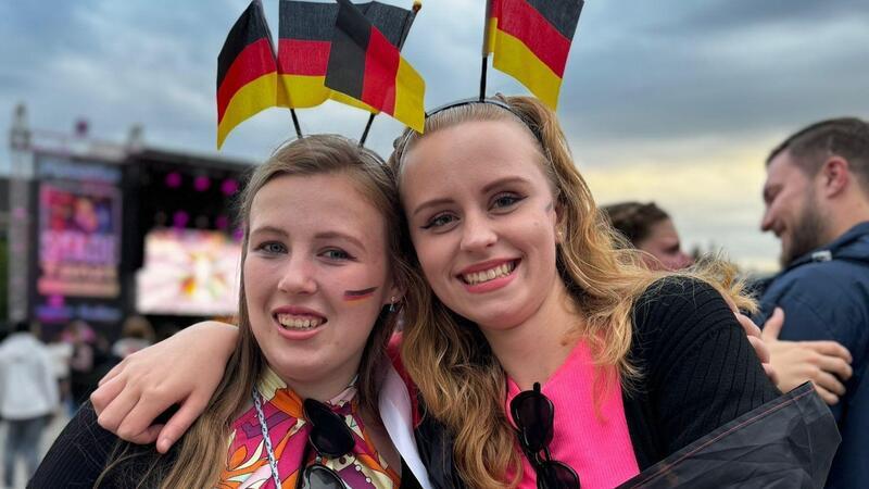 Viel Jubel und Freude gab’s beim Public Viewing auf dem Platz Am Sande während des Altstadtfests.