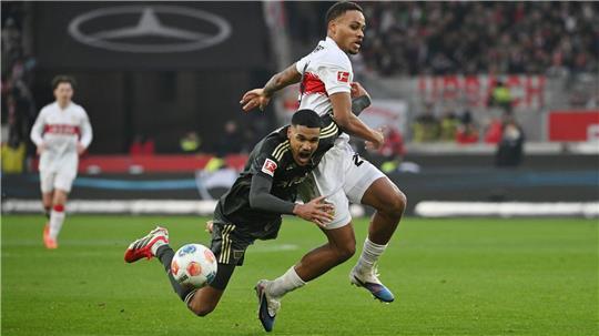 Viel Kampf, kein Sieger: Nartey (r) vom VfB im Duell mit Unions Doekhi