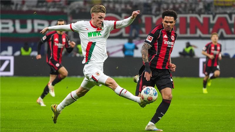 Eintracht beendet Flaute mit mühevollem 1:0 gegen Augsburg Viel Kampf, wenig Glanz im Duell zwischen Frankfurt und Augsburg.