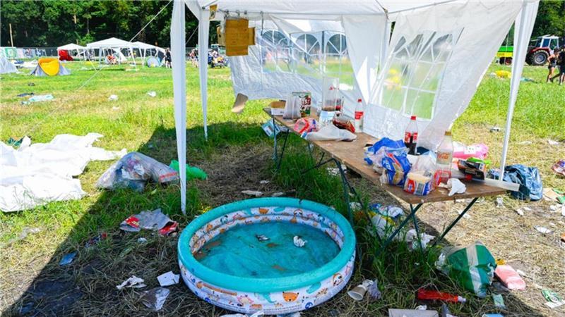 Hurricane-Festival: Das große Müll-Chaos nach der Party Viel Plastikmüll bleibt liegen.