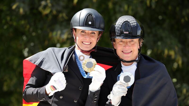 Lange Party für Reiterinnen: „Fast mit abgeschlossen“ Viel Schlaf haben Isabell Werth und Jessica von Bredow-Werndl nach ihrem grandiosen Olympia-Abschluss nicht bekommen.