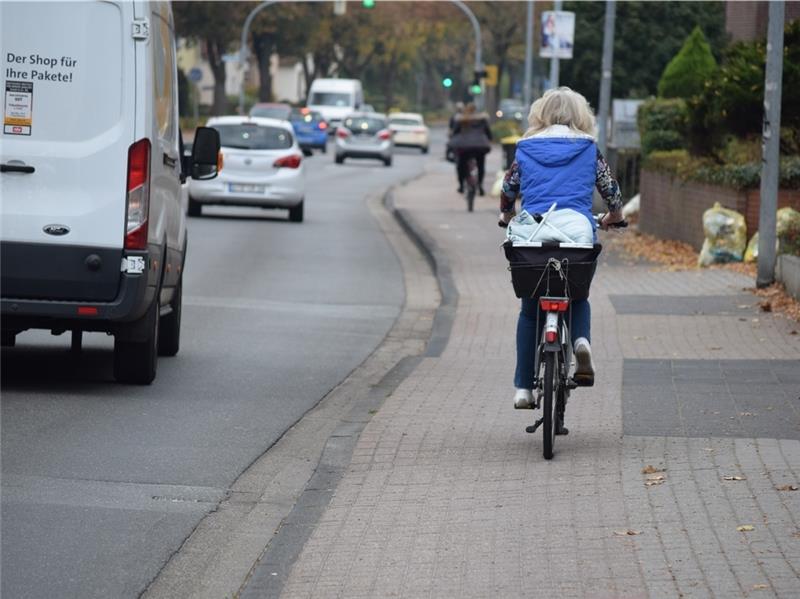 Verstärkte Polizei-Kontrollen heute im Kreis Stade •Viel Verkehr, enge Wege: Die Harsefelder Straße ist eine der Radweg-Hauptrouten in Stade und wird erneuert. Archiv-Foto Strüning