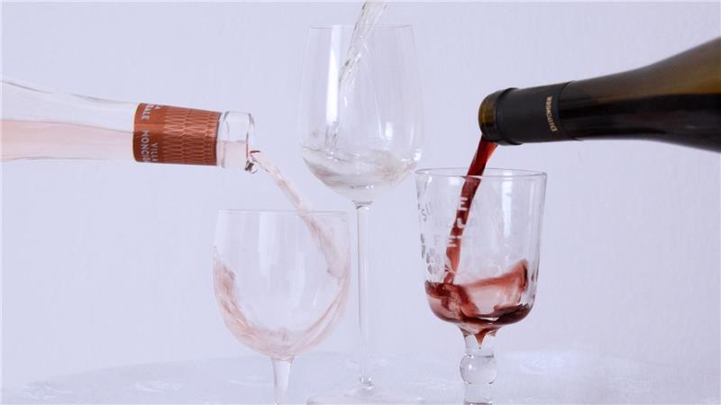 Daran erkennen Sie einen richtig guten Wein Viel ausprobieren ist wichtig, um die eigenen Vorlieben zu kennen.
