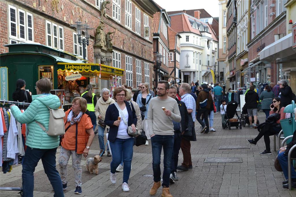 Viel los war am Sonntagnachmittag in der Hökerstraße in Stade.
