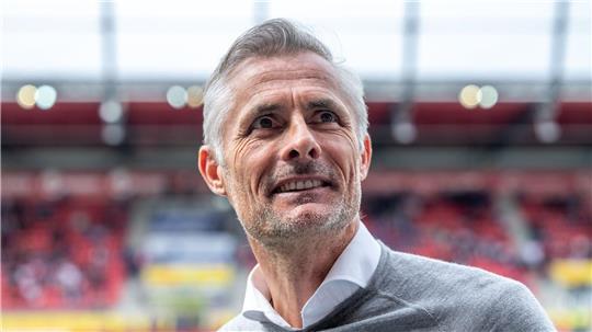 Viel wird über die Zukunft von Schalke-Trainer Kees van Wonderen diskutiert.