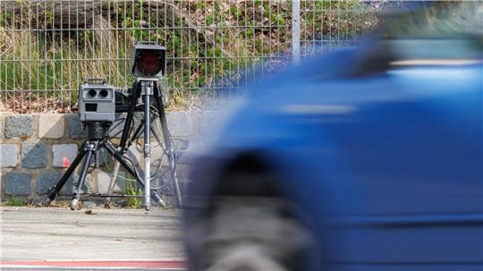 Viel zu schnell unterwegs: Messbeamte des Landkreises Stade haben in Agathenburg einen Audi-Fahrer geblitzt (Symbolbild).
