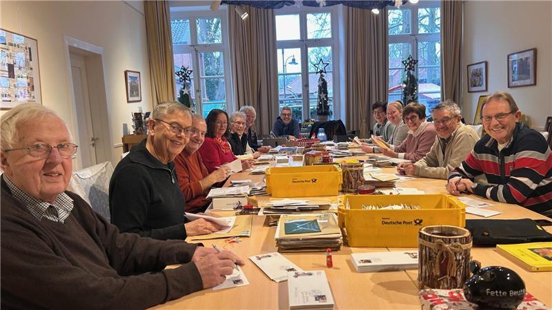 Wenn Himmelpforten am Nordpol liegt: Tausende Wunschzettel fluten die Schreibstube Viel zu tun: Im Christkindpostamt wird jeder Brief gelesen und beantwortet - wenn der oder die Briefeschreiberin denn eine Adresse angegeben hat.