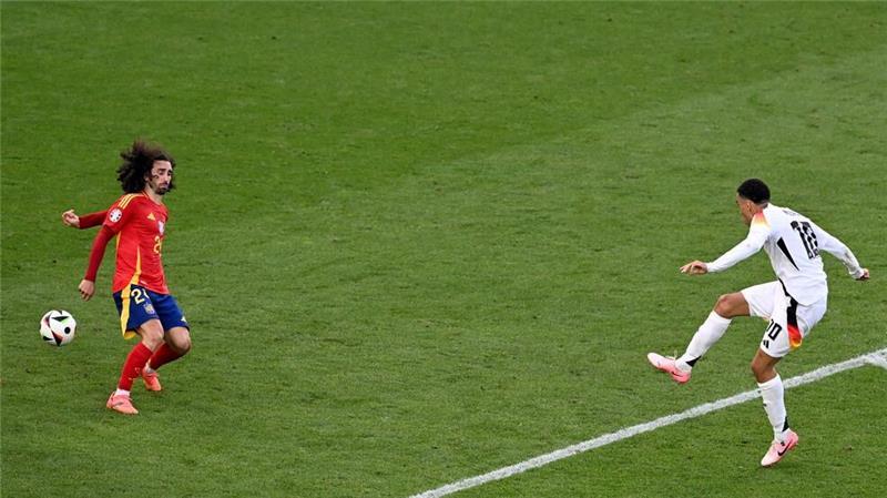 Vieldiskutiert: Die Handspielszene in der Verlängerung des deutschen EM-Viertelfinals gegen Spanien.