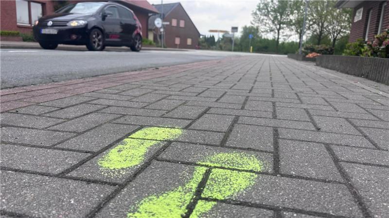 Gefährlicher Schulweg in Ahlerstedt sorgt für Eltern-Kritik Viele Autofahrer kommen mit hoher Geschwindigkeit aus Richtung Ahrenswohlde in den Ort. Aber auch Kinder nutzen den Bereich Großer Damm/Kleiner Damm auf ihrem Weg zur Schule.