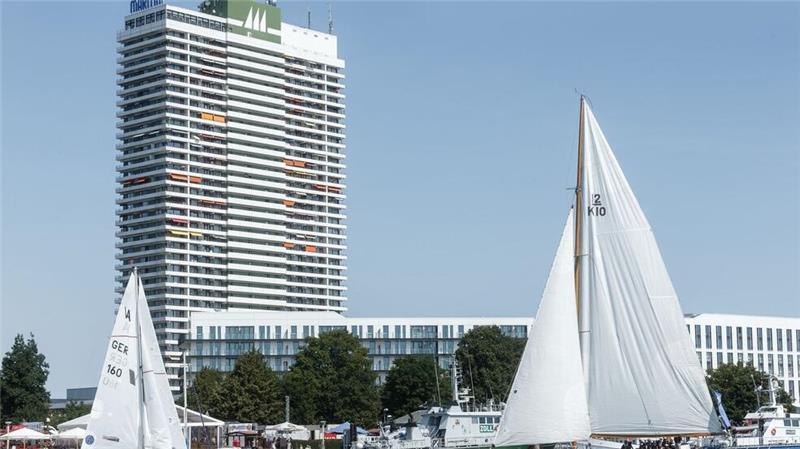 Wie Hotels und Restaurants Mitarbeiter an sich binden Viele Betriebe bieten ihren Beschäftigten besondere Benefits (Archivbild)