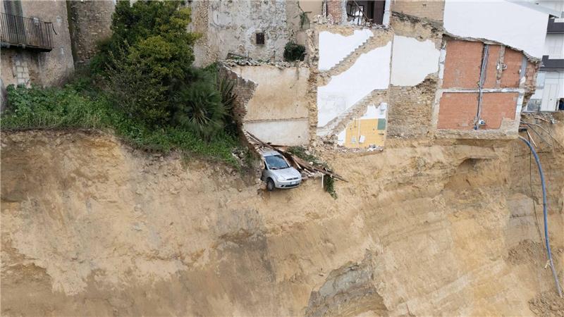 Viele Bewohner stehen vor den Scherben ihrer Existenz.