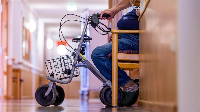 Viele Bewohner von Pflegeeinrichtungen sind auf Sozialhilfe angewiesen. (Symbolbild)