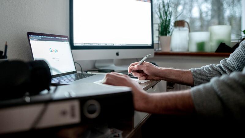 Büroflächenbedarf könnte bis 2030 um 12 Prozent sinken Viele Bürobeschäftigte verbringen einen Teil ihrer Arbeitstage im Homeoffice.