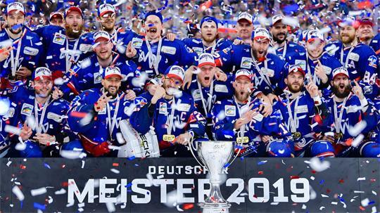 Viele DEL-Trainer sehen das Ende der Titel-Durststrecke für die Adler Mannheim gekommen. (Archiv)