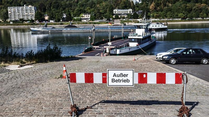Viele Fähren sind wegen des Niedrigwassers außer Betrieb - so die Fähre Bad Honnef, die mindestens bis Donnerstag einschließlich den Betrieb eingestellt hat. (Archivbild) 