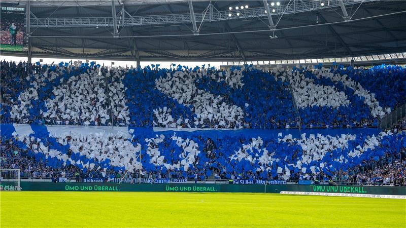 Dank Taylor Swift und Rammstein: Kein Punktabzug für Schalke Viele Fans, wenig Geld: Schalke steht finanziell weiter vor großen Herausforderungen.