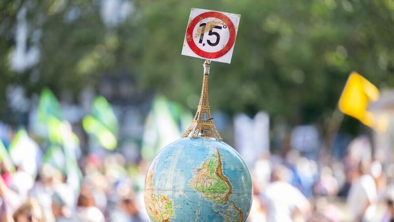 Zweitheißester Juli seit Beginn der Aufzeichnungen Viele Forschende fordern, die globale Erwärmung dringend auf 1,5 Grad zu begrenzen.