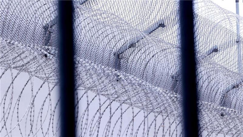 Viele Gefängnisse in Deutschland sind laut einer Umfrage am Rande ihrer Kapazität. (Symbolfoto)