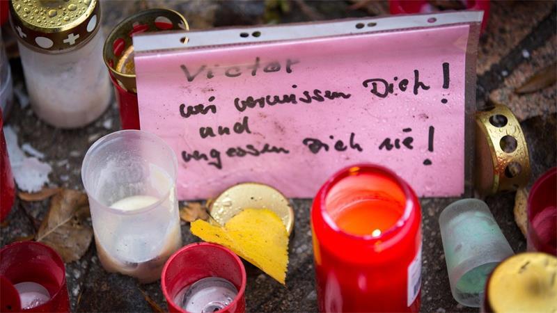Zehn Jahre nach Mord an der Alster - Kein „Cold Case“ Viele Hamburger reagierten mit großer Betroffenheit auf den Mord an dem Schüler. (Archivbild)