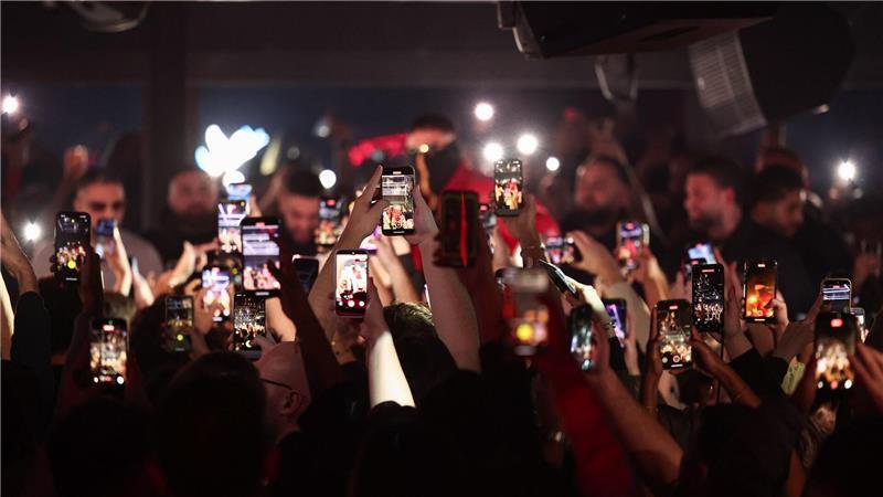 Der Haftbefehl-Hype zwischen „Elends-Porno“ und Star-Kult Viele Jugendliche feiern Haftbefehl.