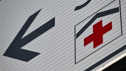 Viele Krankenhäuser in Deutschland sind tief in den roten Zahlen und stehen vor einer ungewissen Zukunft. (Symbolbild)