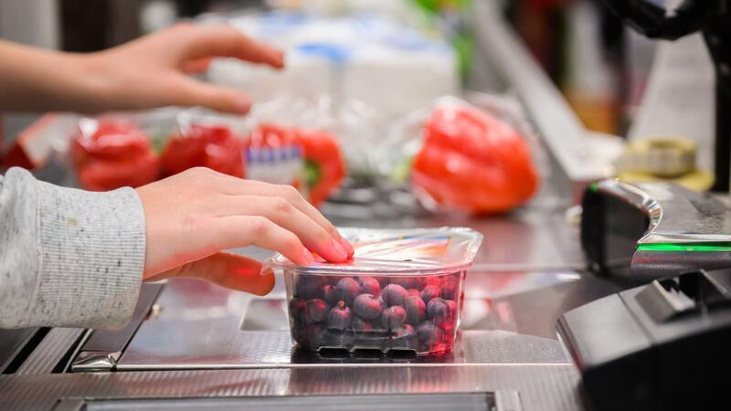 Viele Lebensmittel sind in den vergangenen Jahren deutlich teurer geworden. Deshalb achten viele Kunden stark auf die Preise.