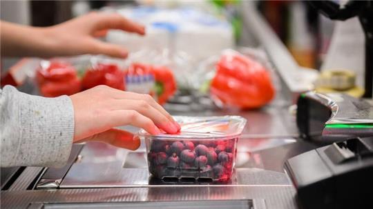 Viele Lebensmittel sind in den vergangenen Jahren deutlich teurer geworden. Deshalb achten viele Kunden stark auf die Preise.