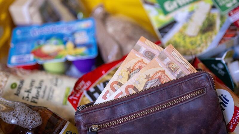 Hälfte der Bundesbürger fürchtet Verschlechterung ihrer Lage Viele Menschen blicken wenig zuversichtlich in die Zukunft.
