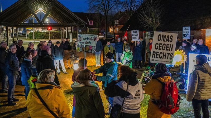 Viele Menschen demonstrieren gegen die Auftritte der AfD, auch wenn sie nur einen Teilnehmer stellt, wie bei der TAGEBLATT-Veranstaltung in Hammah.