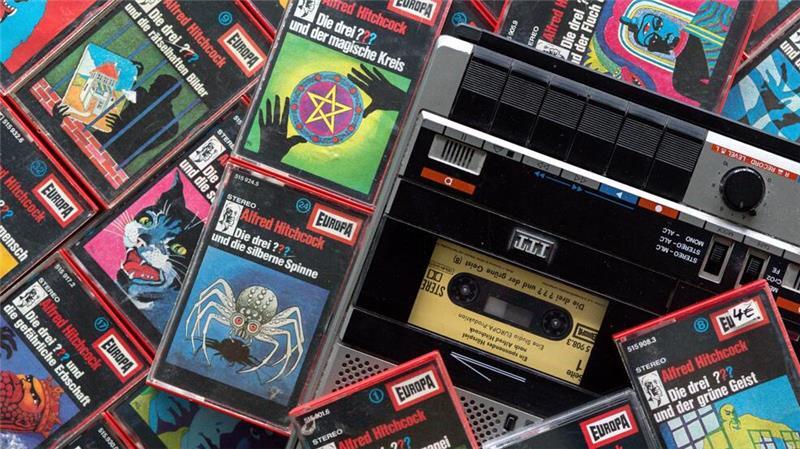 Viele Menschen denken beim Stichwort Hörspiel an die Serie „Die drei Fragezeichen“, aber der Löwenanteil neuer Produktionen entsteht im öffentlich-rechtlichen Rundfunk.