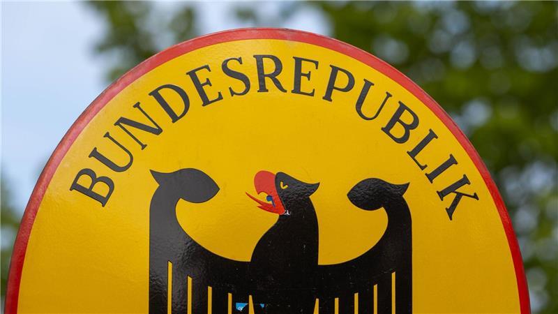 Viele Menschen erhoffen sich außerhalb Deutschland ein besseres Leben. (Symbolbild)