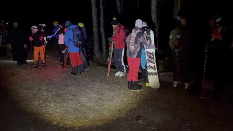 Viele Menschen hängen wetterbedingt auf Bergstationen der italienischen Alpen fest.