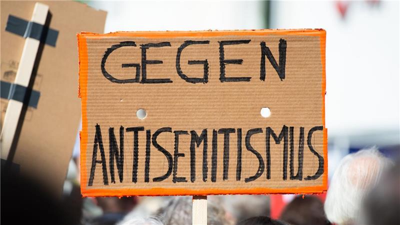 Juden in Deutschland unter Druck: Rias meldet 8.600 Vorfälle Viele Menschen in Deutschland wenden sich gegen Antisemitismus - im Alltag gibt es dennoch Tausende Vorfälle. (Archivbild)