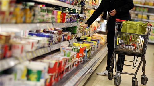 Viele Menschen in Deutschland wollen laut einer Umfrage Produkte aus den USA künftig boykottieren. (Archivbild)