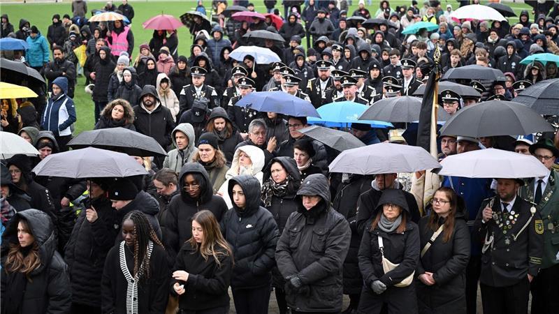 Viele Menschen nahmen an der Trauerfeier teil. (Archivbild)