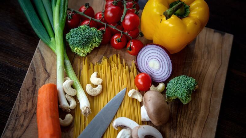 Viele Menschen probieren im Januar eine vegane Ernährung aus. (Illustration)