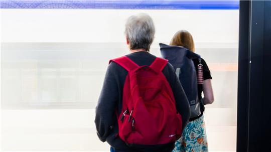 Viele Menschen sind auch im Rentenalter noch aktiv auf dem Arbeitsmarkt. (Symbolbild)