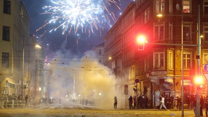 Innenministerin gegen allgemeines Böllerverbot in Niedersachsen Viele Menschen sind laut einer Umfrage keine Fans vom großen Böllern und Raketenzünden an Silvester.