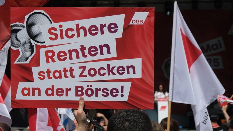 Viele Menschen sorgen sich davor, an der Börse Geld zu verlieren. (Archivbild)