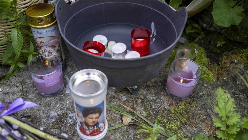 Viele Menschen trauerten um die Babys und Kleinkinder, die wie Müll entsorgt wurden.