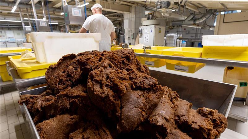 Lebkuchen-Hersteller im Backstress - bald startet Verkauf Viele Menschen wundern sich jedes Jahr erneut über den frühen Verkaufsstart von Weihnachtsspezialitäten.
