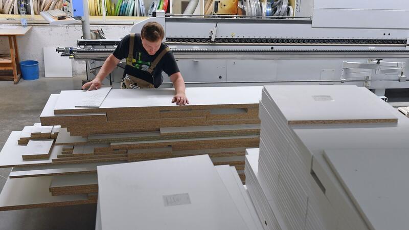 Nachfolgelücke: Wer übernimmt mittelständische Firmen? Viele Mittelständler stehen vor dem Problem, geeignete Nachfolger für die eigene Firma zu finden.