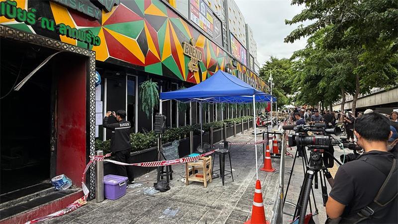 Viele Reporterteams belagerten den Unglücksort.